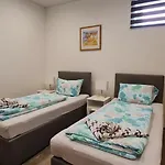 Yanev- Apartament