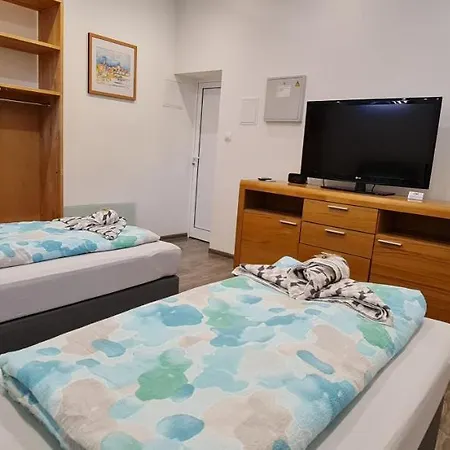 Yanev- Hof Apartment *